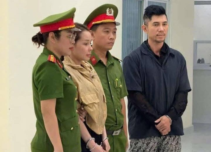 Ngân 98 bị khởi tố thêm tội sau khi Lương Bằng Quang bị bắt- Ảnh 3. Khám xét căn hộ của Ngân 98