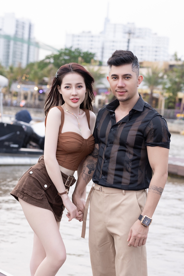 Đầu năm 2025, Lương Bằng Quang thừa nhận từng lợi dụng cô suốt 2 năm để khiến Ngân 98 chán nản và tự chia tay nhưng cuối cùng vẫn quay về bên nhau