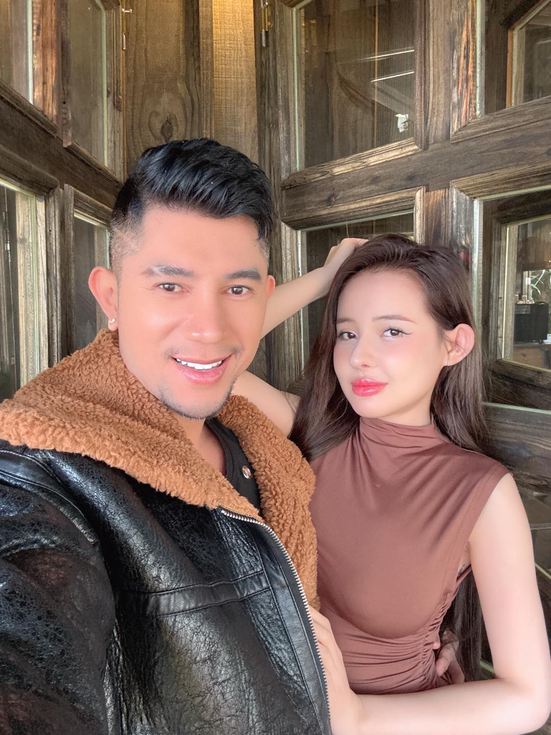 Nam ca sĩ hạng A hết thời “ăn bám” Ngân 98 là ai?- Ảnh 3. Lương Bằng Quang và Ngân 98 thân thiết