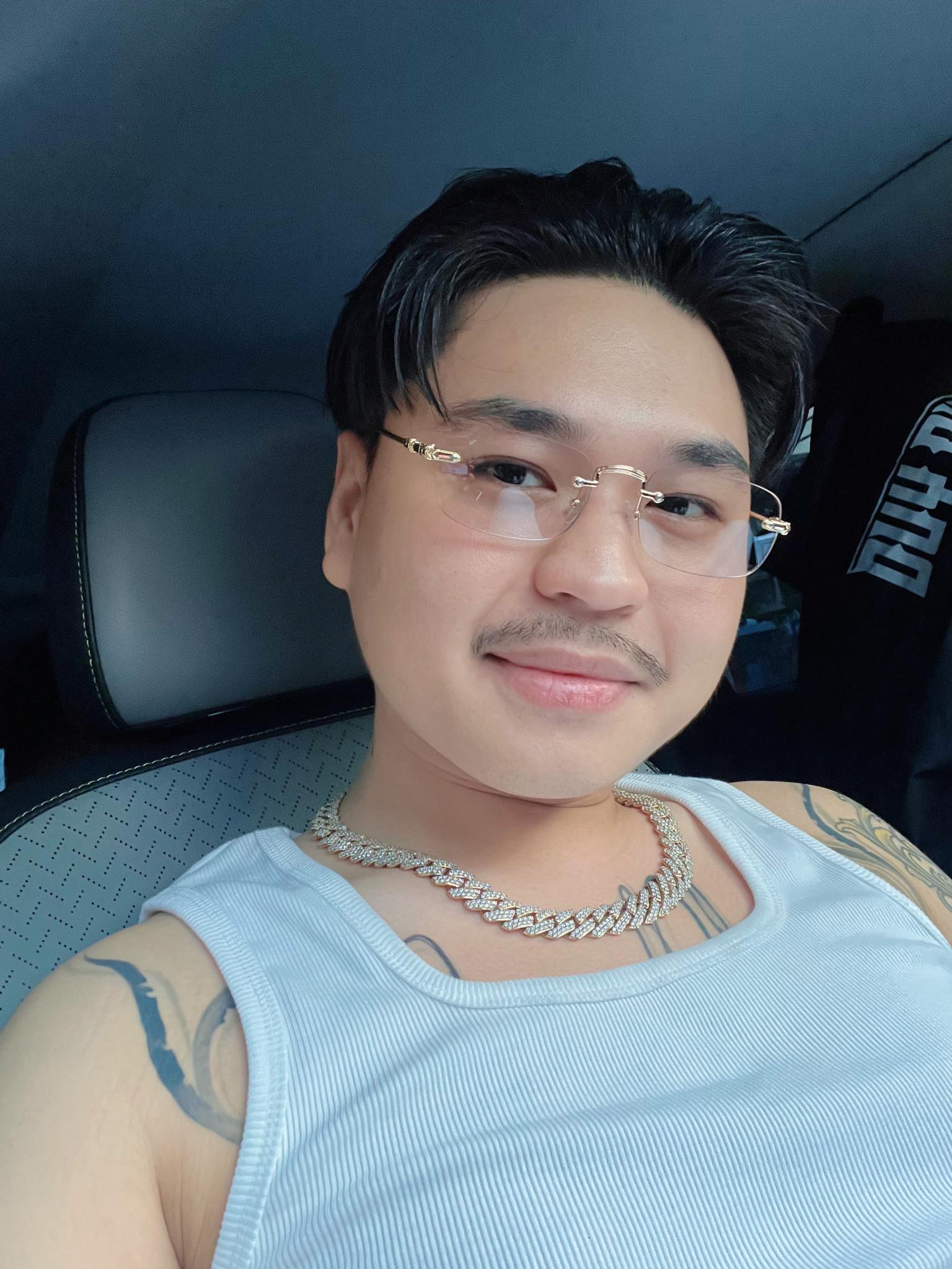 Gia đình nhỏ quây quần bên nhau