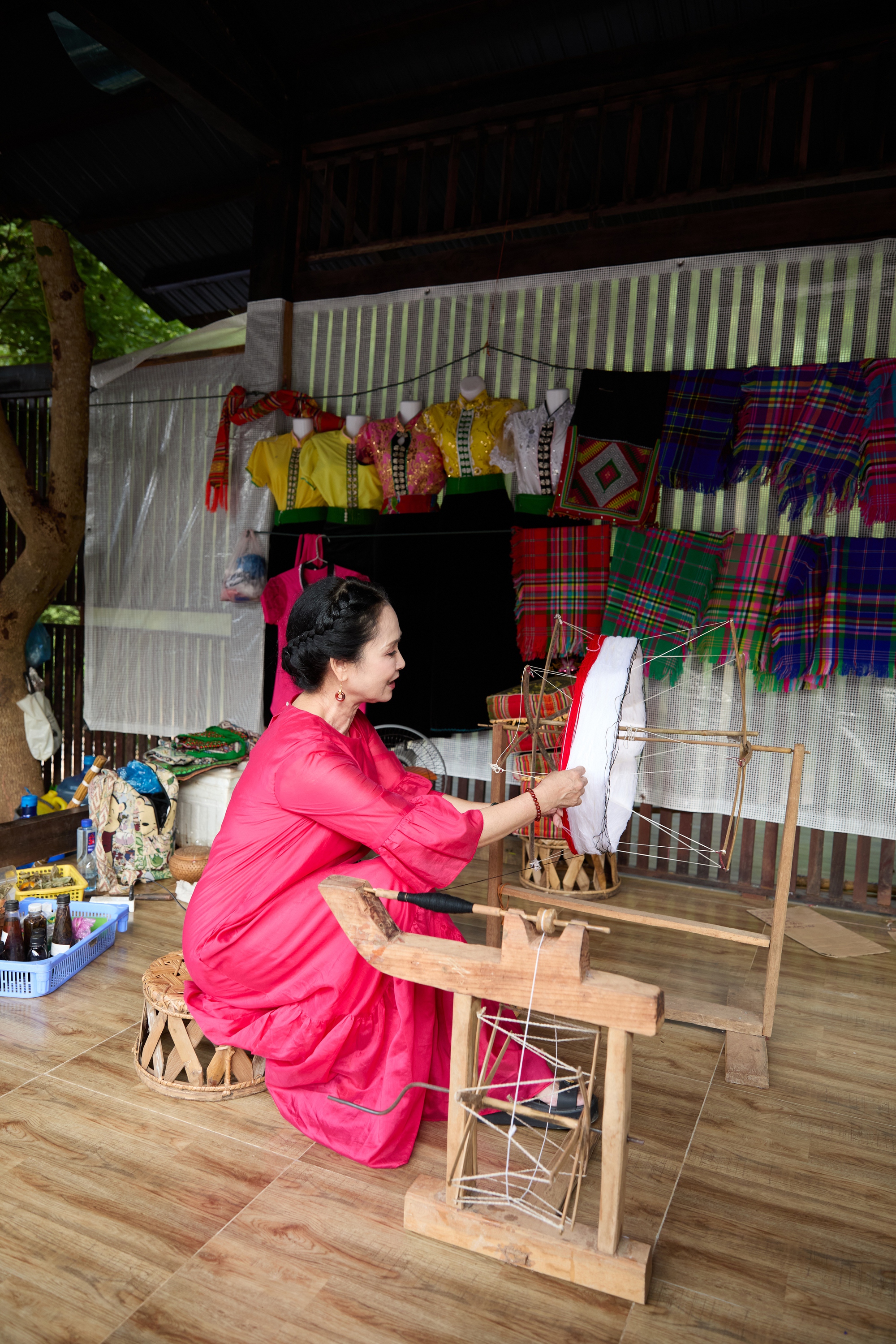 Học dệt thổ cẩm