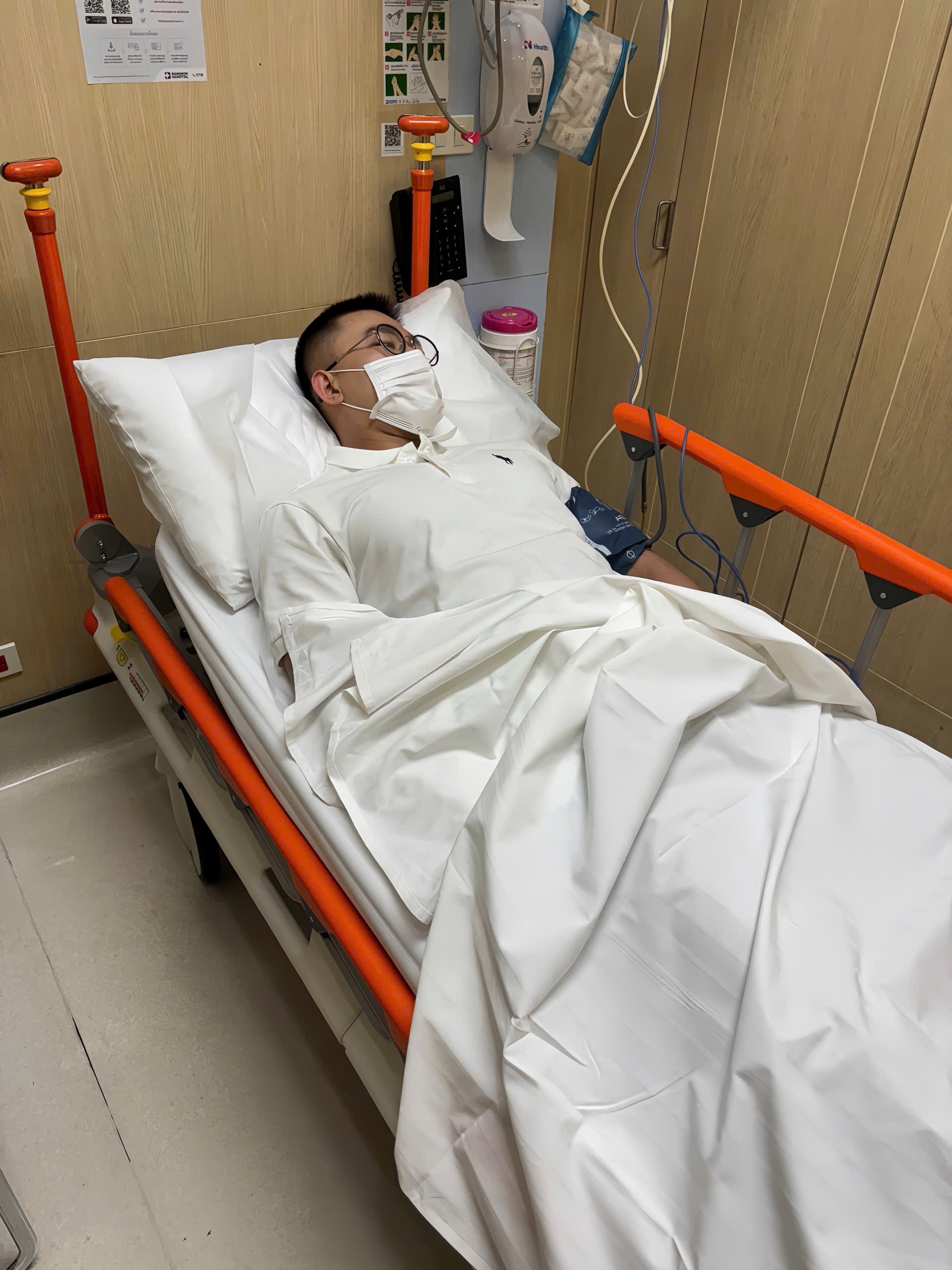 Công Vinh phải nhập viện cấp cứu trước đêm chung kết.