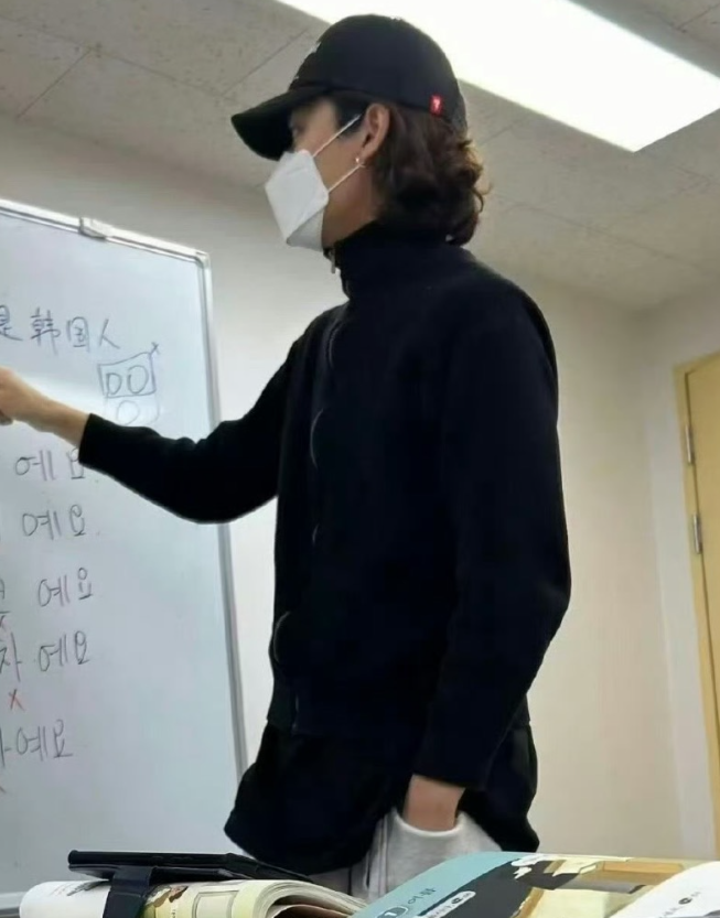 Nam ca sĩ rời quê nhà sang Hàn Quốc sinh sống sau bê bối Lâm Ngạn Tuấn sang Hàn Quốc sau bê bối