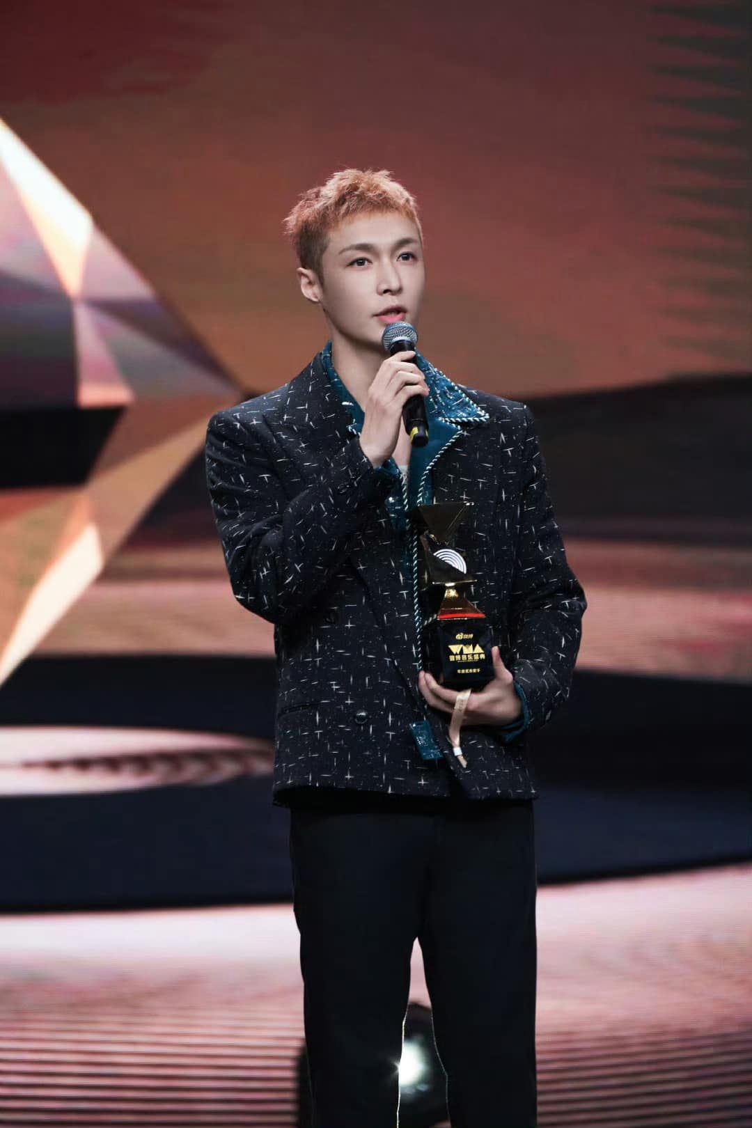 Tẩy chay mọi hoạt động có mặt ca sĩ - rapper H. đến hết 2026- Ảnh 5. Trương Nghệ Hưng vươn lên với sự nghiệp solo thành công