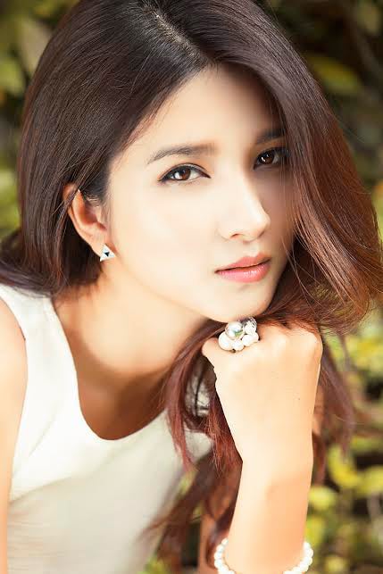 Kim Tuyến nổi tiếng và xinh đẹp