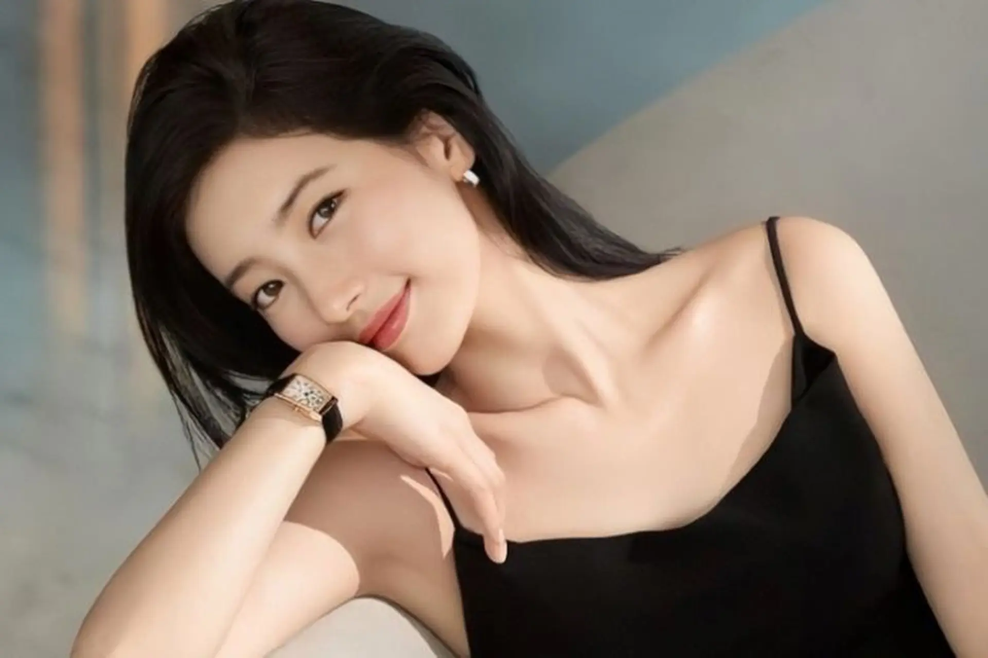 Suzy với nụ cười tỏa sáng và ánh mắt biết nói