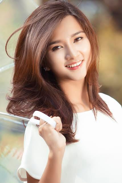 Kim Tuyến xinh đẹp nhưng chuyện tình cảm trắc trở
