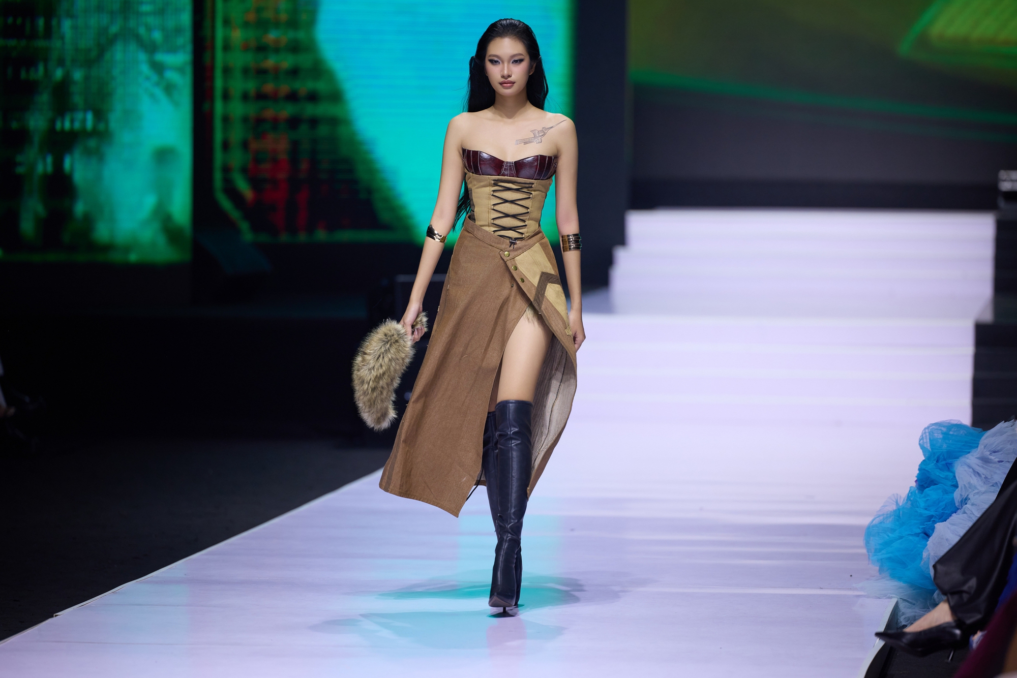 Nghệ nhân làm việc thủ công