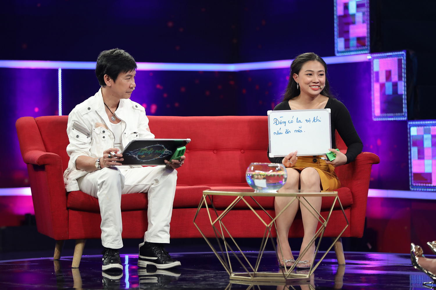 Nam nghệ sĩ 61 tuổi được vợ kém gần 30 tuổi xem như báu vật: Thích ở nhà dọn dẹp, nấu nướng, giặt giũ- Ảnh 3. Cặp đôi trong chương trình Giải mã tri kỷ