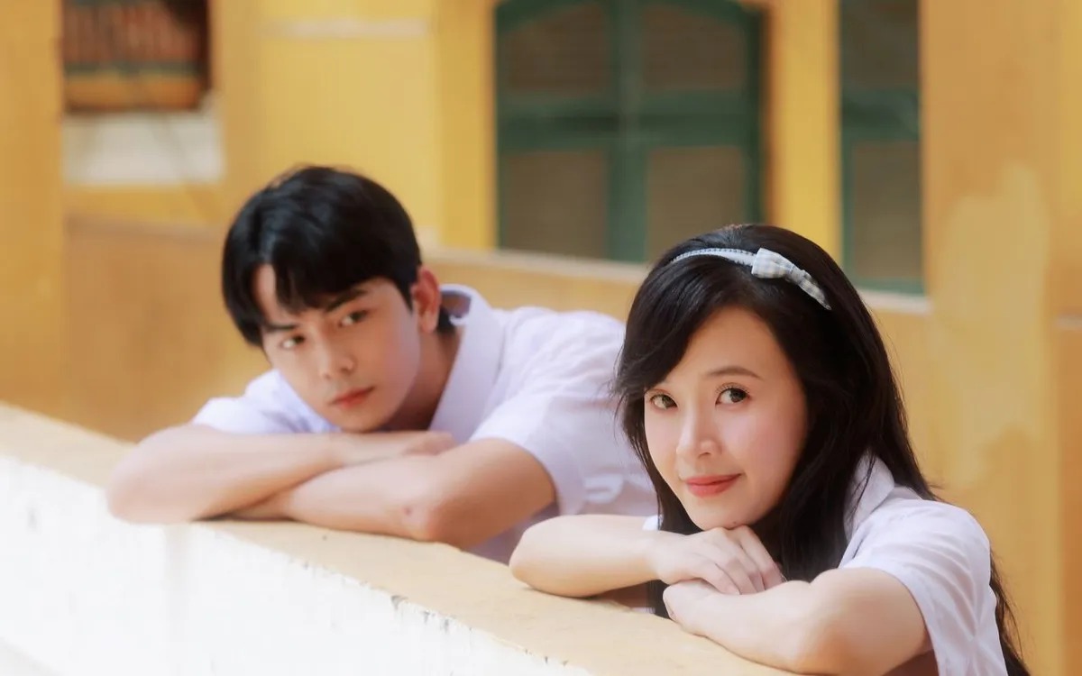 Nhan sắc rạng rỡ của Midu ở tuổi gần 40