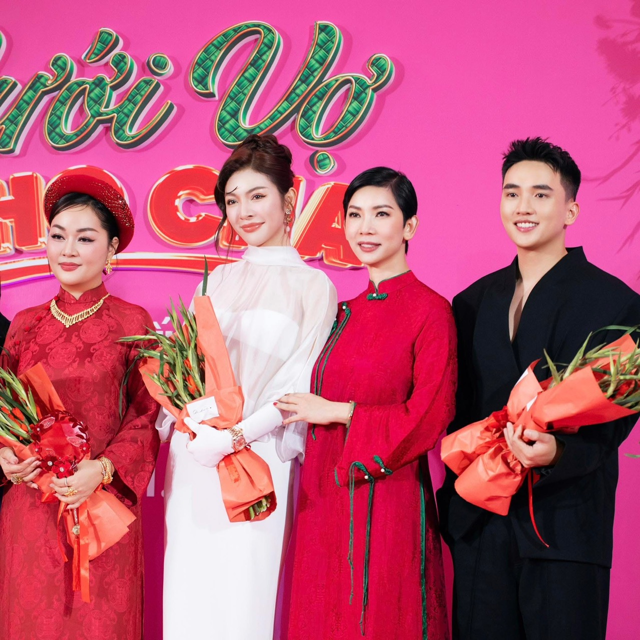 Phúc Nhân ngoài cùng bên phải trong buổi ta mắt phim. Phúc Nhân tại buổi ra mắt phim