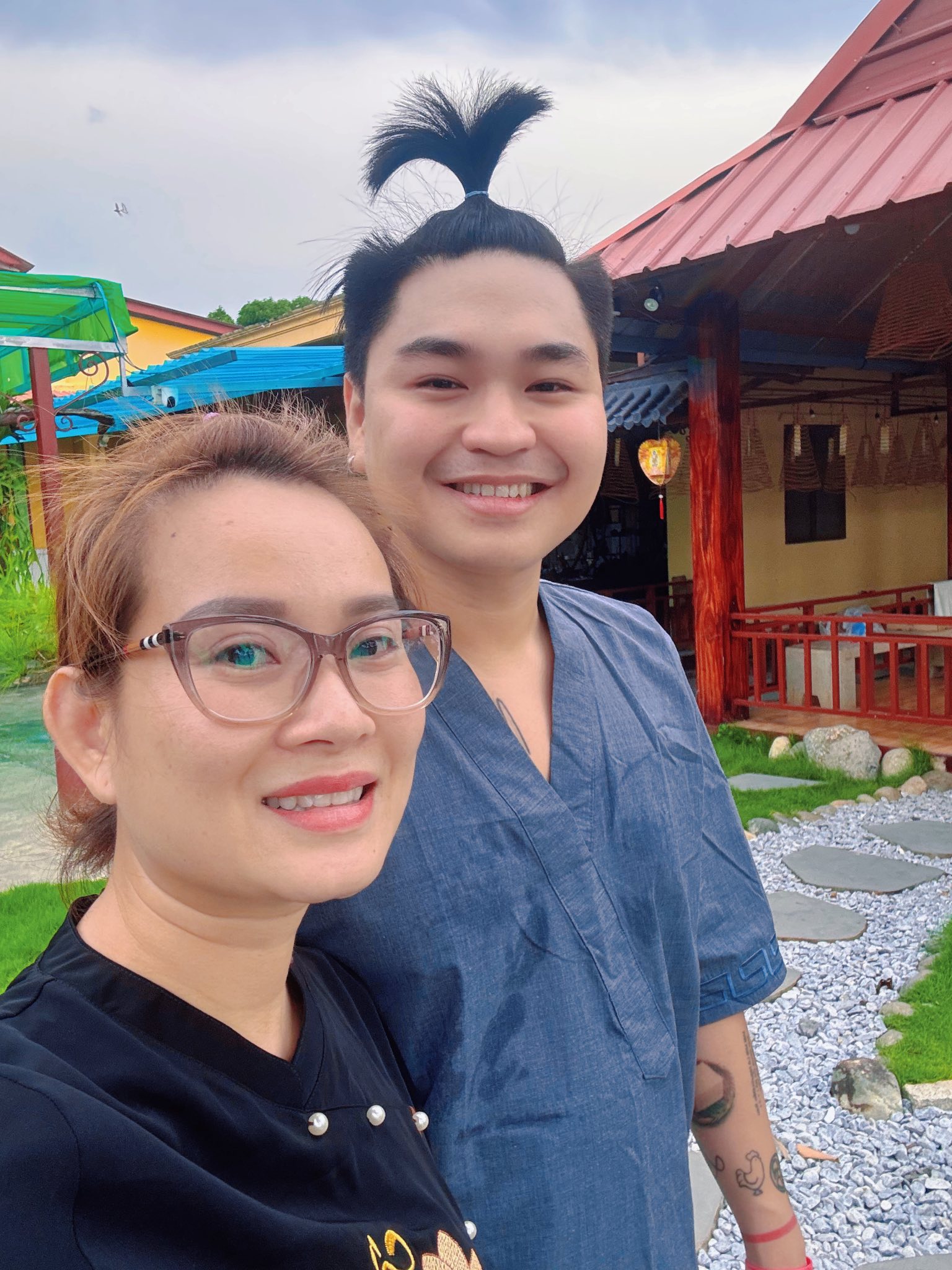 Nhan sắc vợ hơn 8 tuổi, có 2 con riêng của nam ca sĩ Việt có tiếng- Ảnh 6. Trân Châu chia sẻ hình ảnh tu tập