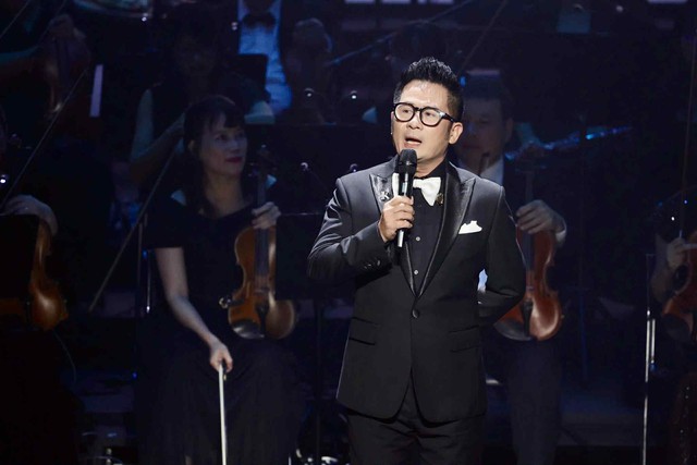 Bằng Kiều biểu diễn tại đêm nhạc