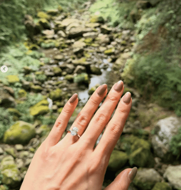 Khoảnh khắc cầu hôn bạn gái mới của Jack Cole