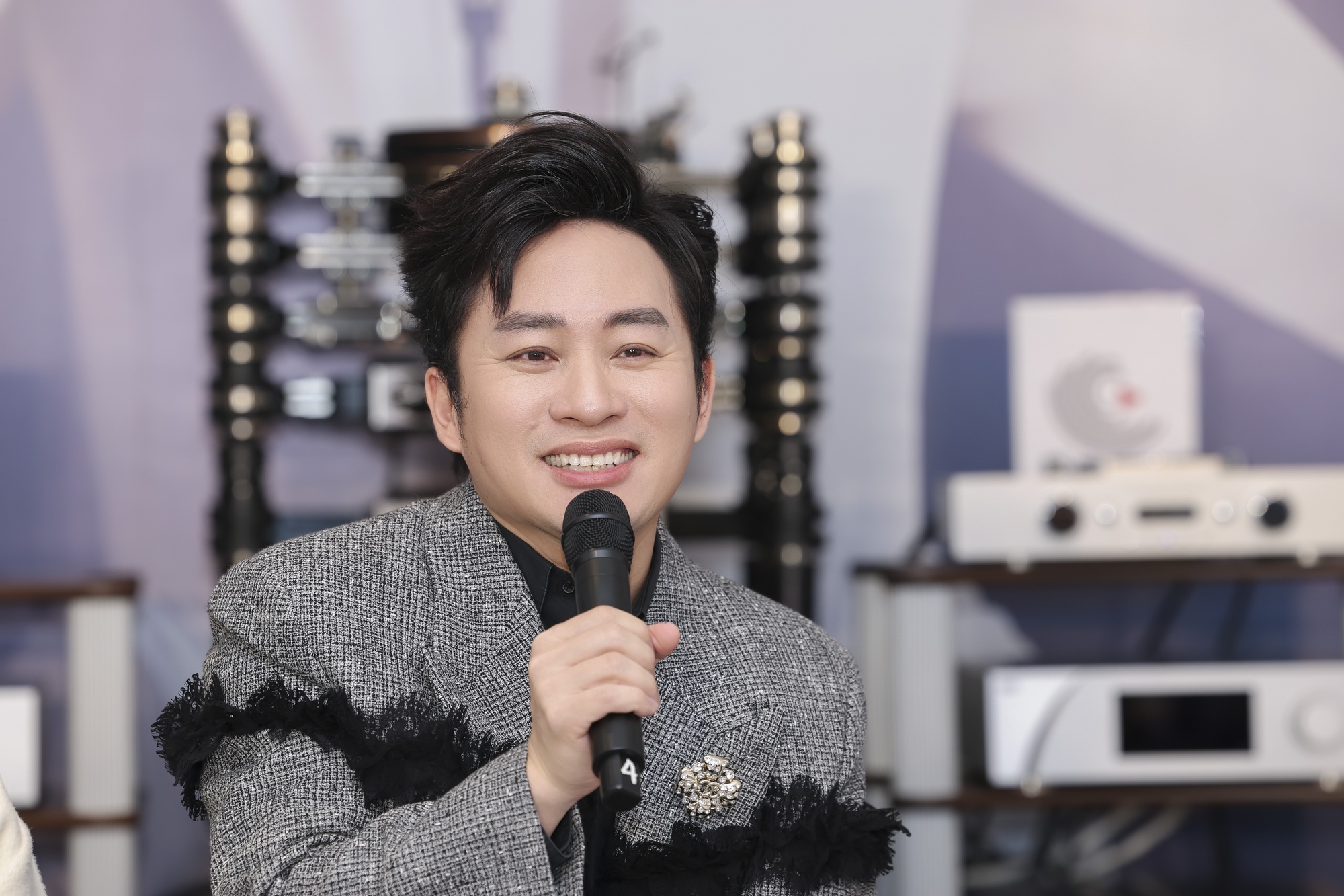 Ảnh buổi thu âm album của Tùng Dương