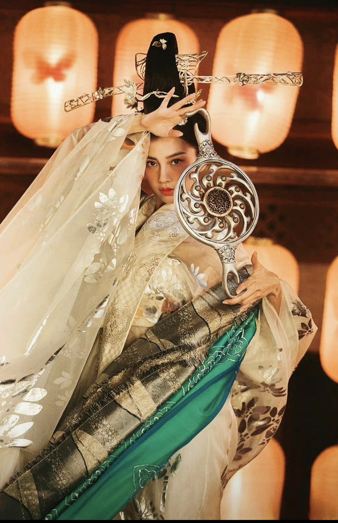 Angelababy tạo hình ca kỹ ngồi ôm đàn Tỳ Bà nửa che mặt