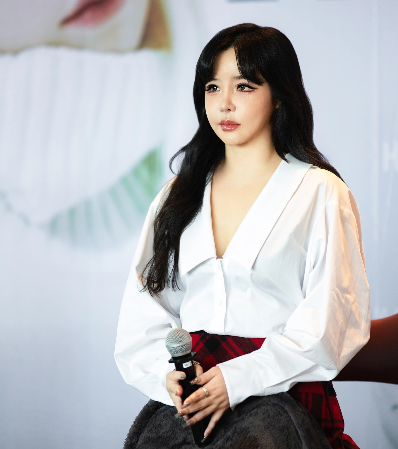 Park Bom nghỉ dưỡng sức khỏe tinh thần