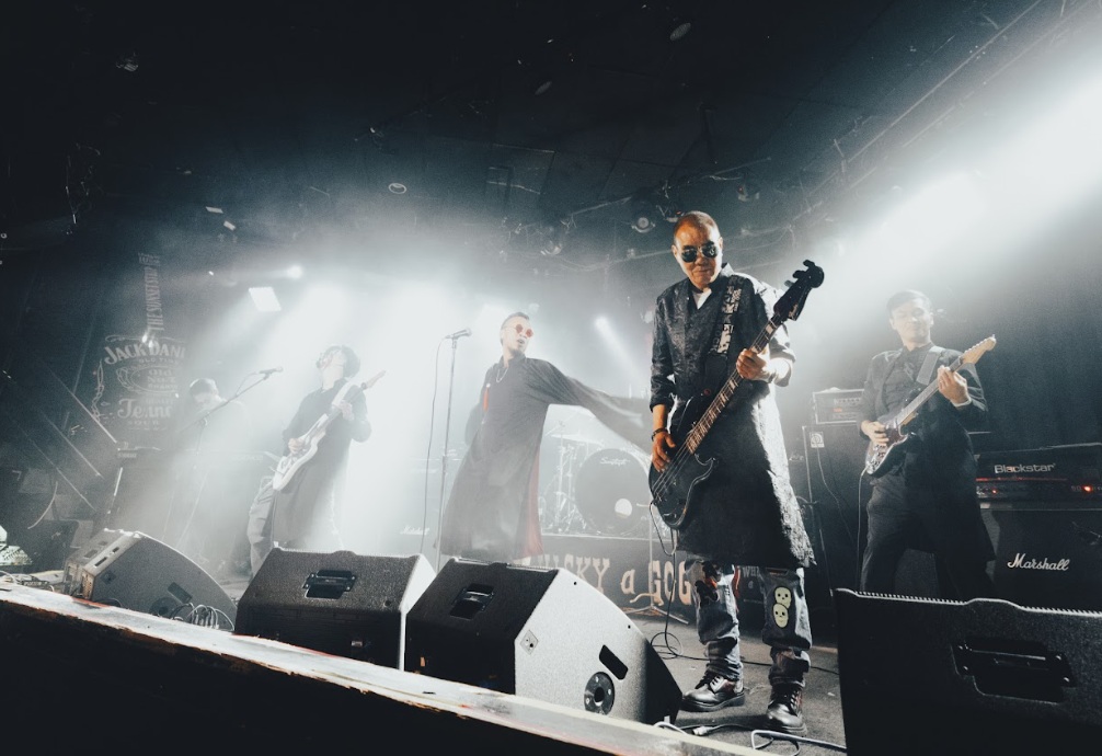 Tự hào ban nhạc Việt mặc áo dài trình diễn tại Mỹ- Ảnh 2. Sân khấu Whisky a Go Go - thánh địa Rock and Roll