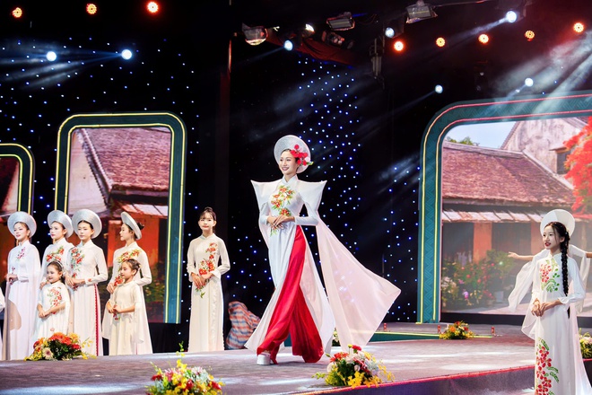 NTK Cao Thu Vân giới thiệu bộ sưu tập Hoa Thắp Lửa