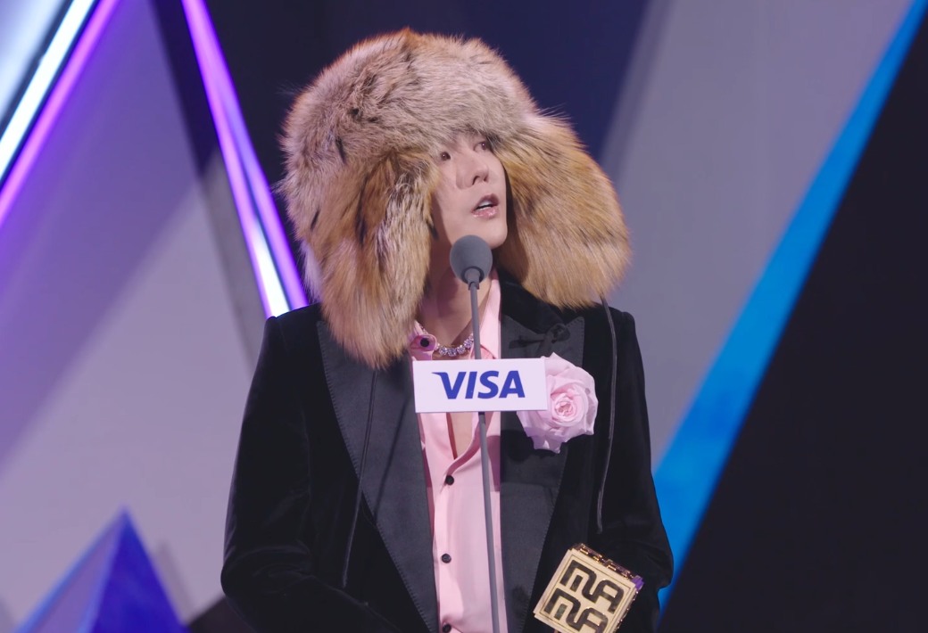 G-DRAGON nhận giải Nam nghệ sĩ xuất sắc nhất