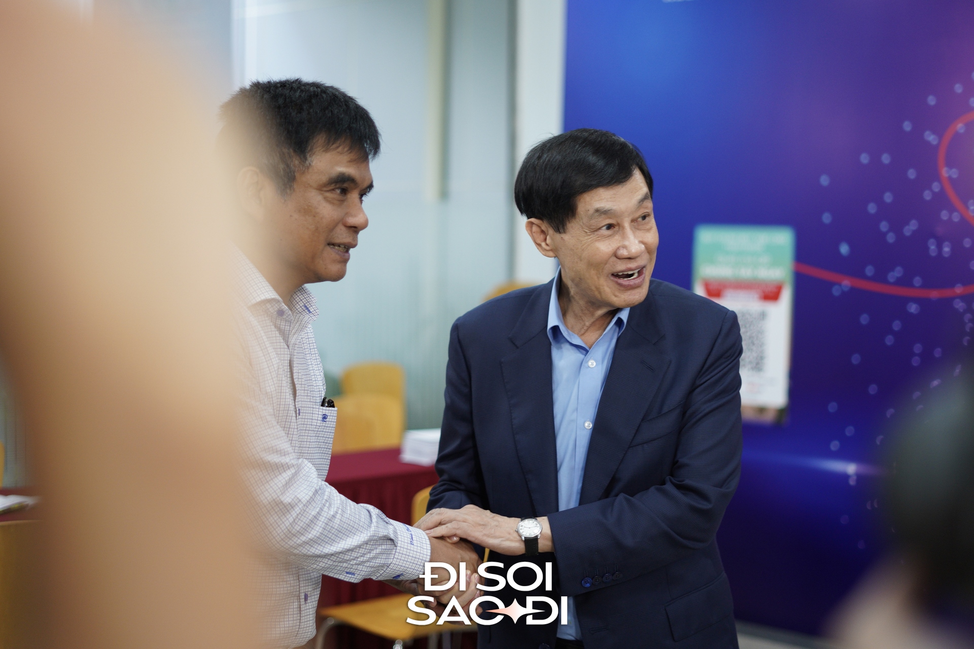 Ông Jonathan Hạnh Nguyễn tích cực làm thiện nguyện Ông Jonathan Hạnh Nguyễn tích cực làm thiện nguyện, đóng góp cho cộng đồng