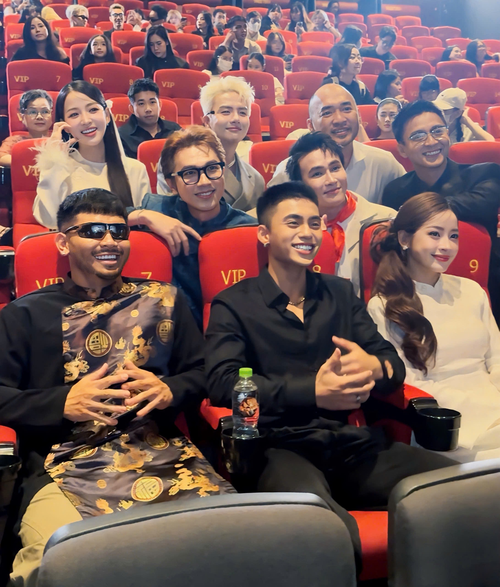 Brasil Nguyễn cùng bạn bè đồng nghiệp