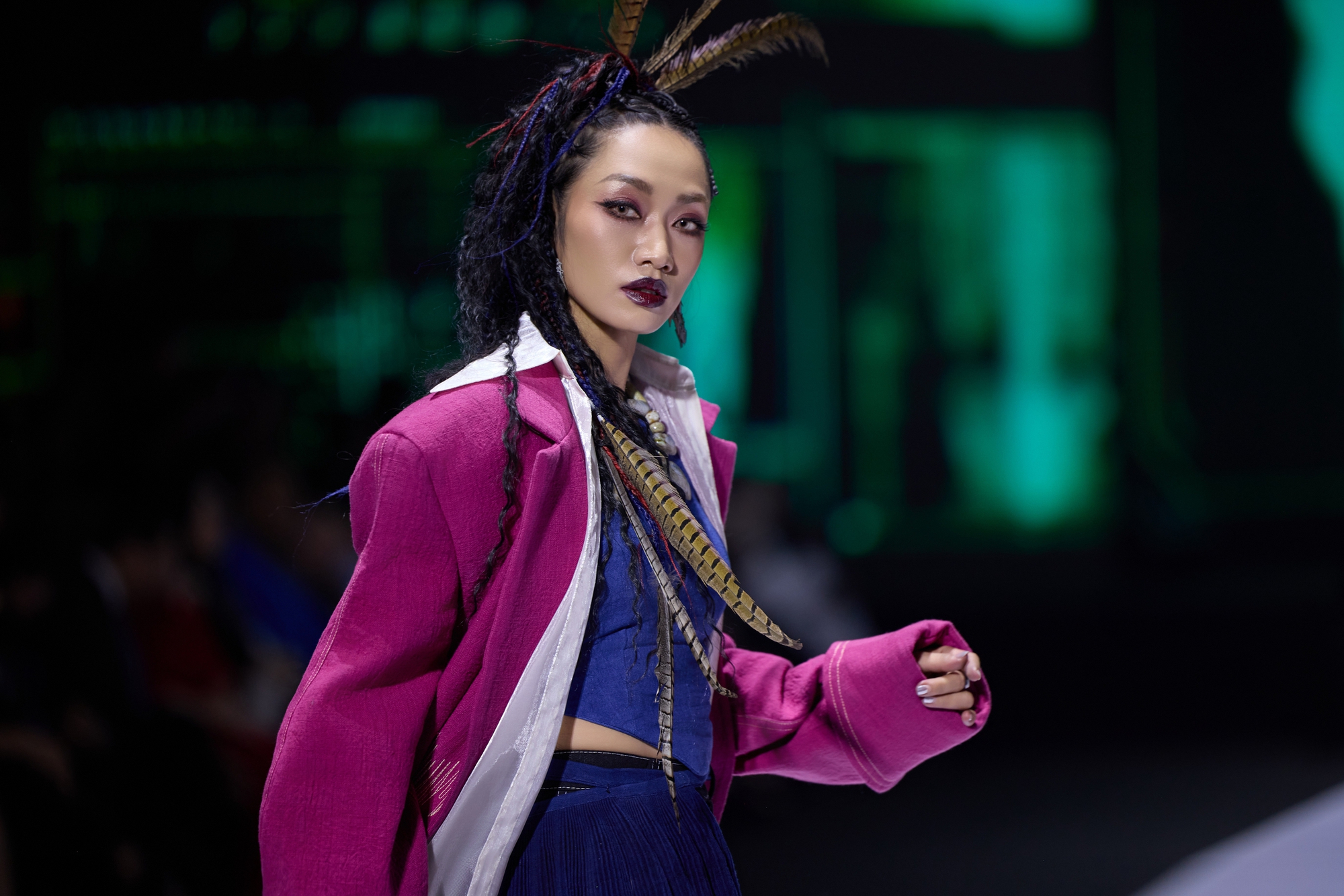 Nghệ sĩ trên sân khấu thời trang