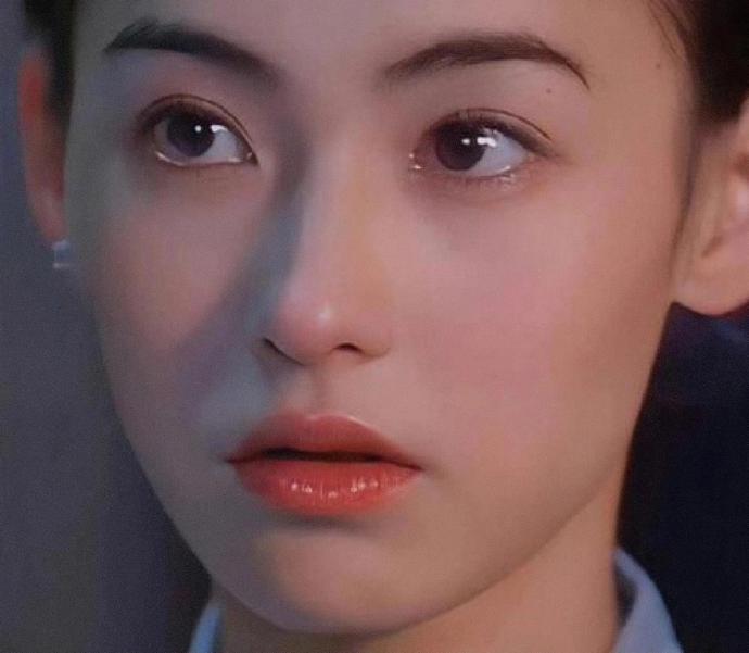 Trương Bá Chi đang làm gì với gương mặt của mình vậy? - Ảnh 7. Gương mặt hoàn hảo thời trẻ