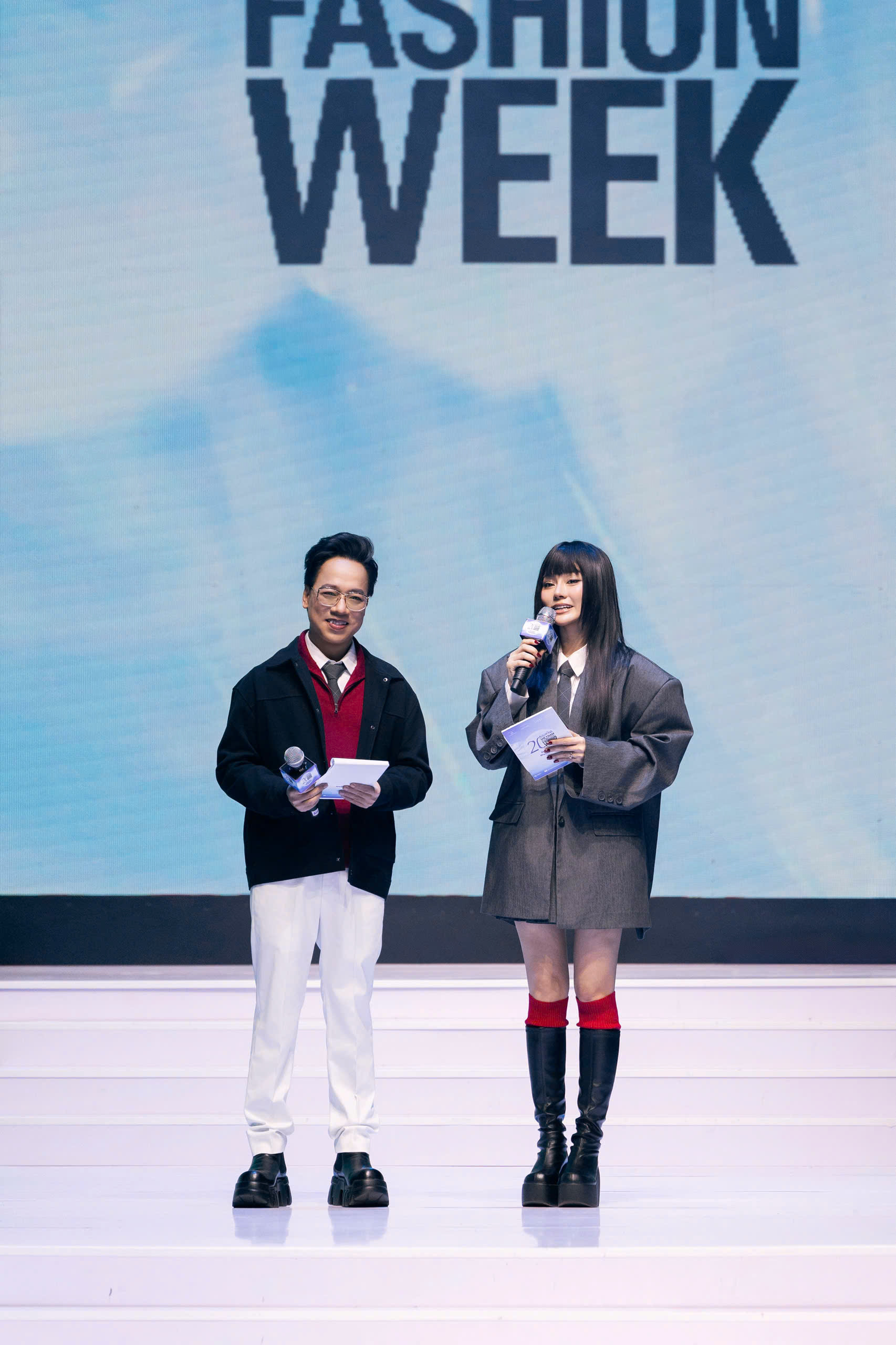 MC Thu Thủy trong bộ vest rộng trẻ trung