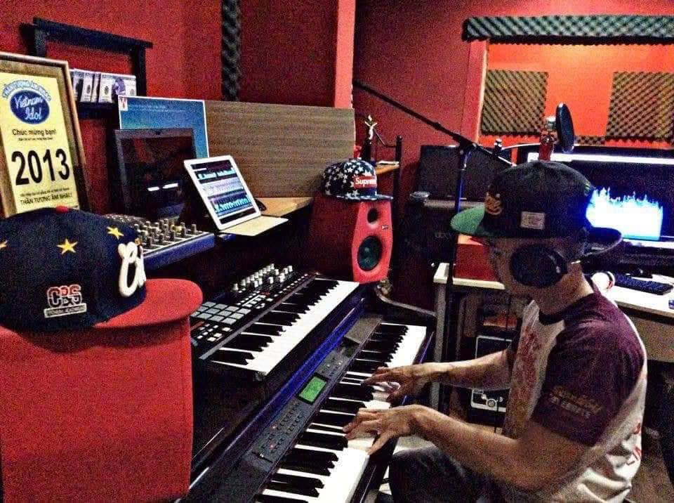 Những ngày làm việc tại phòng thu của Brasil Nguyễn