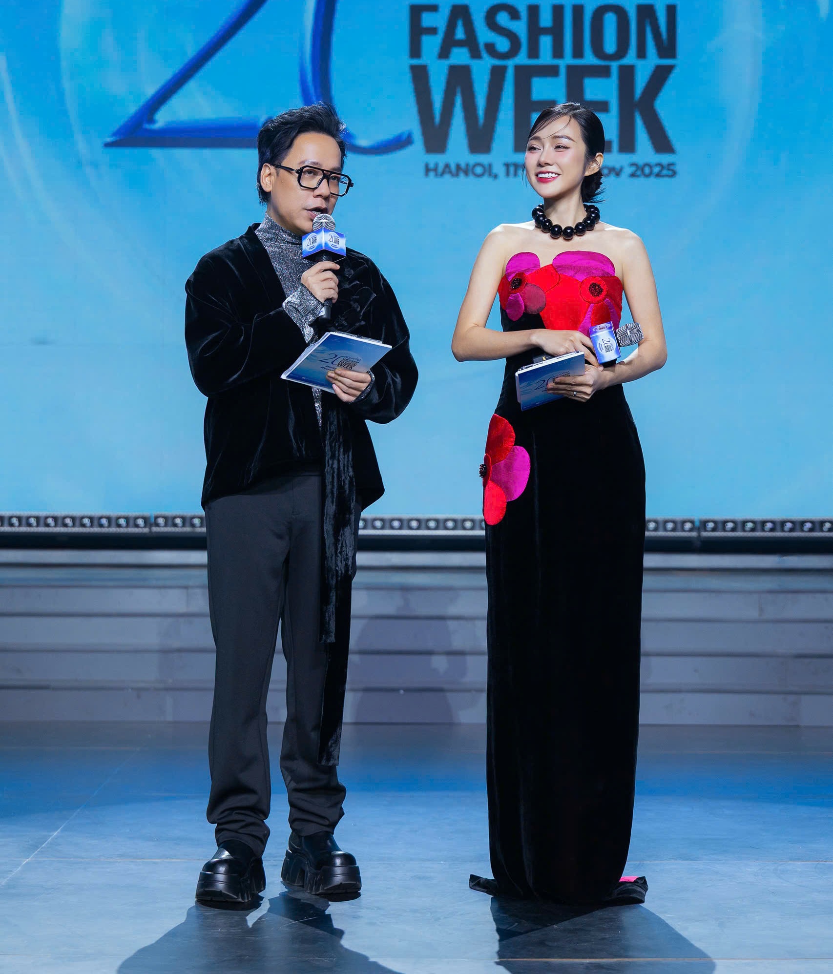 Đầm ôm sát hai màu hồng và đen