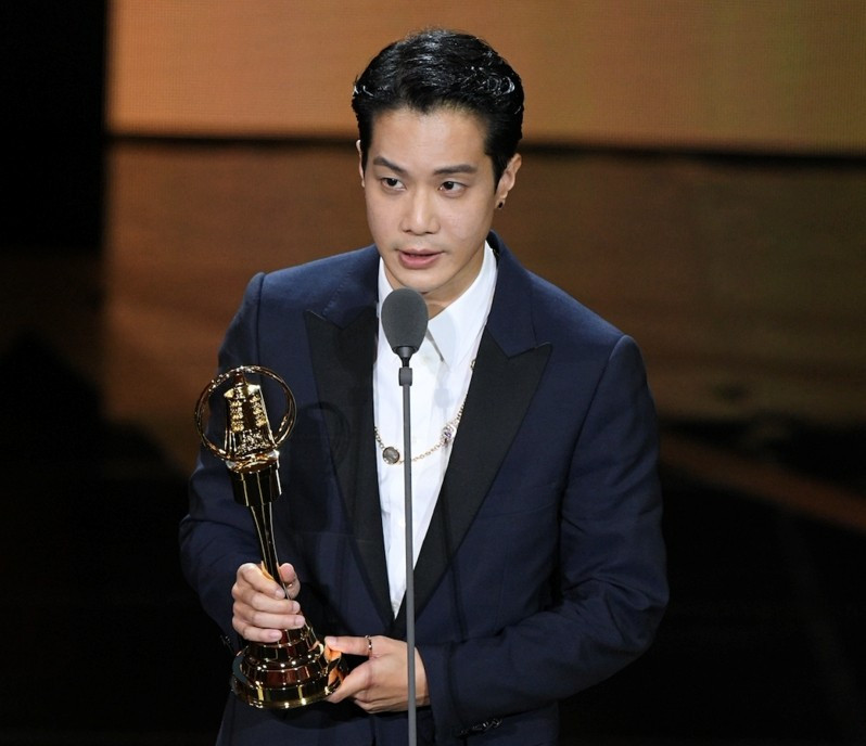 Nhiều nghệ sĩ mất danh tiếng vì trốn nghĩa vụ