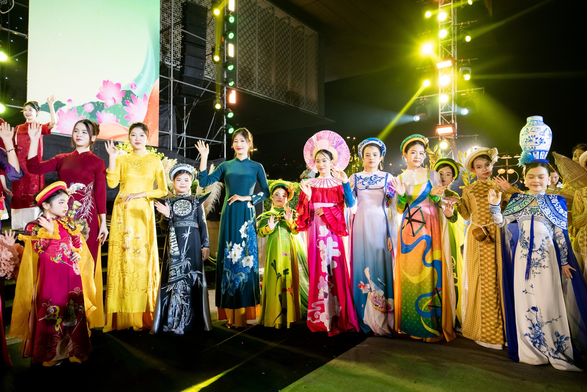 Bộ sưu tập giới thiệu tinh hoa làng nghề truyền thống