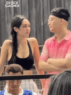 Vũ Thuý Quỳnh và Đức Phạm tương tác thân mật trên sân pickleball