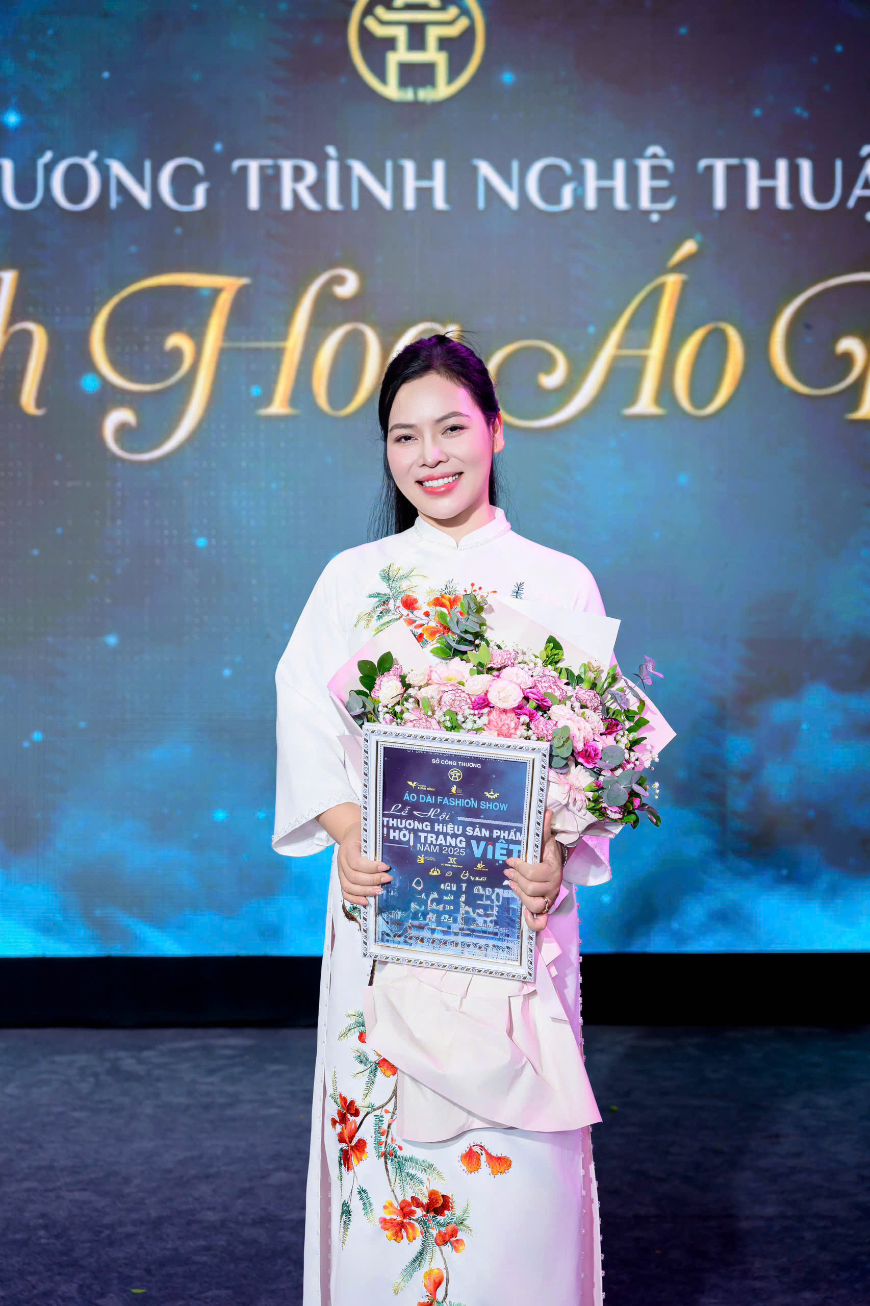 Bộ sưu tập lấy cảm hứng từ hoa phượng - quê hương Hải Phòng