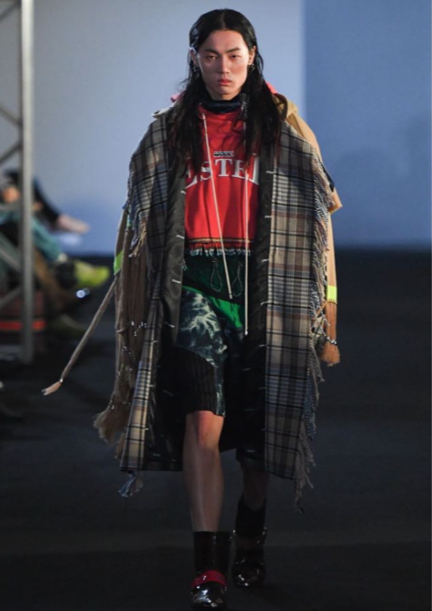 Người mẫu Kim Sung Chan tỏa sáng trên sân khấu thời trang