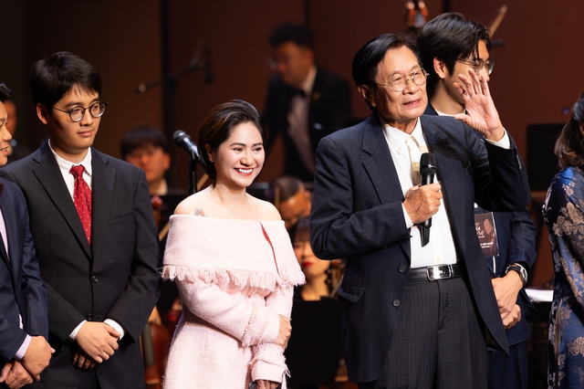 Nhạc sĩ Dương Thụ trên sân khấu