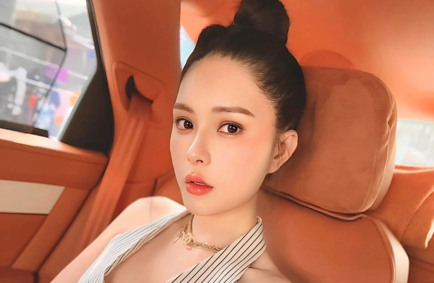 Đoàn Di Băng khóa trang cá nhân sau khi chồng bị bắt tạm giam.