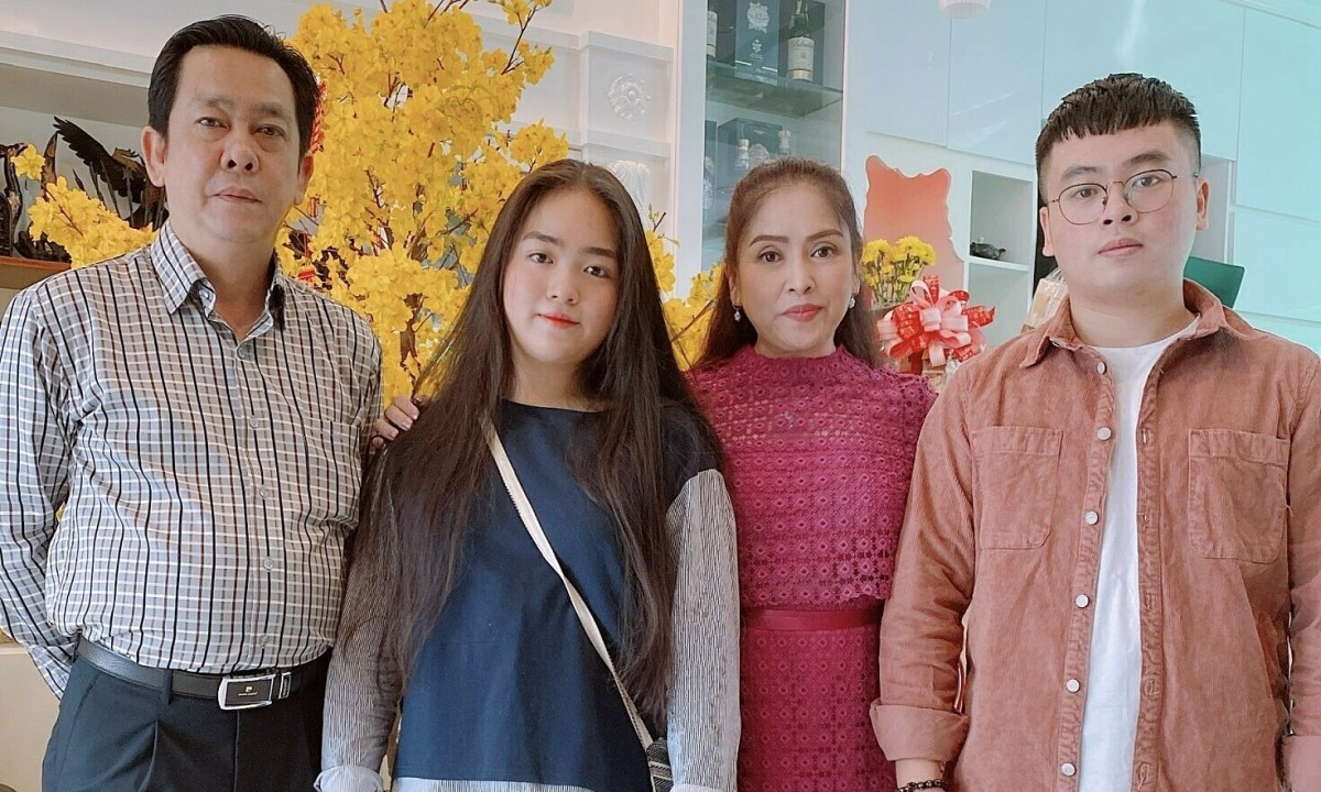 Gia đình hạnh phúc của NSƯT Phượng Hằng