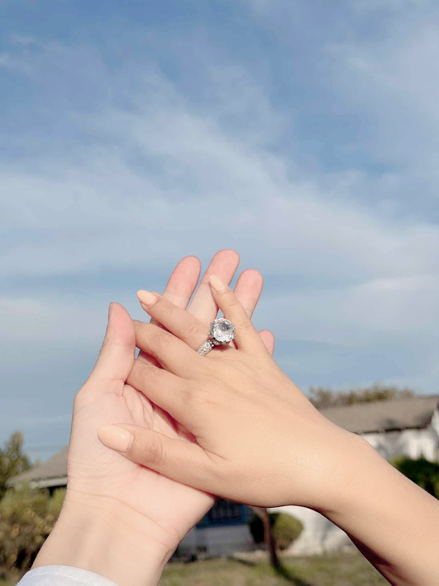 Thúy Nga vui vẻ trong bộ váy cưới