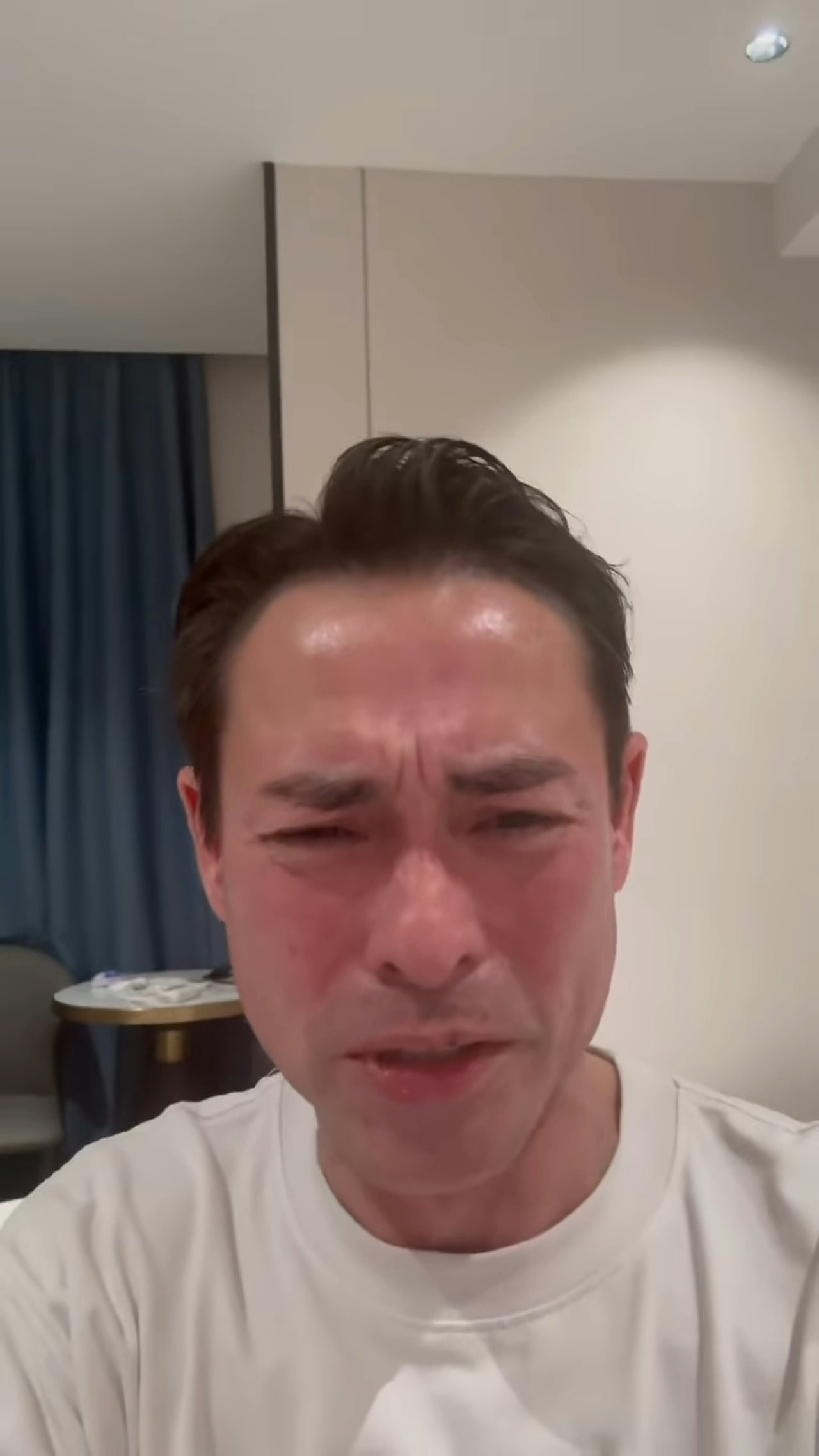 Hải Tuấn Kiệt livestream khóc cầu cứu