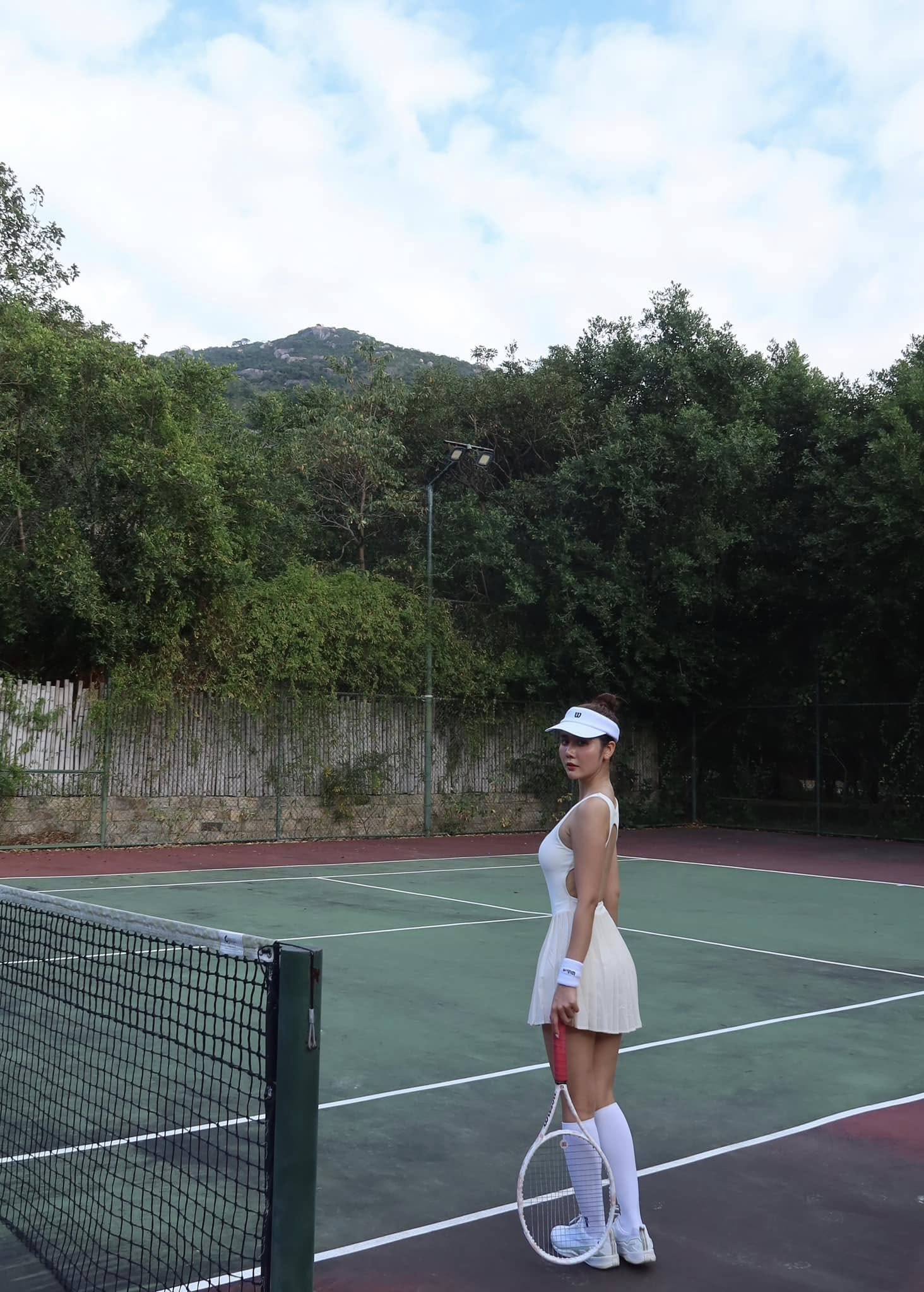 Hình ảnh mới trẻ trung đầy sức sống của Huyền Lizzie