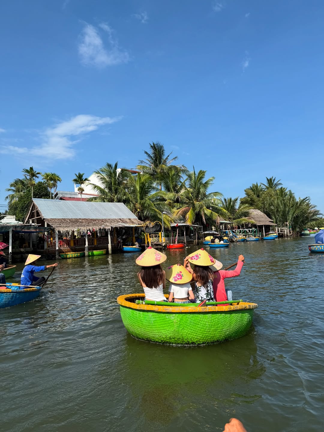 Lee Ji Hye cùng gia đình tại Hội An