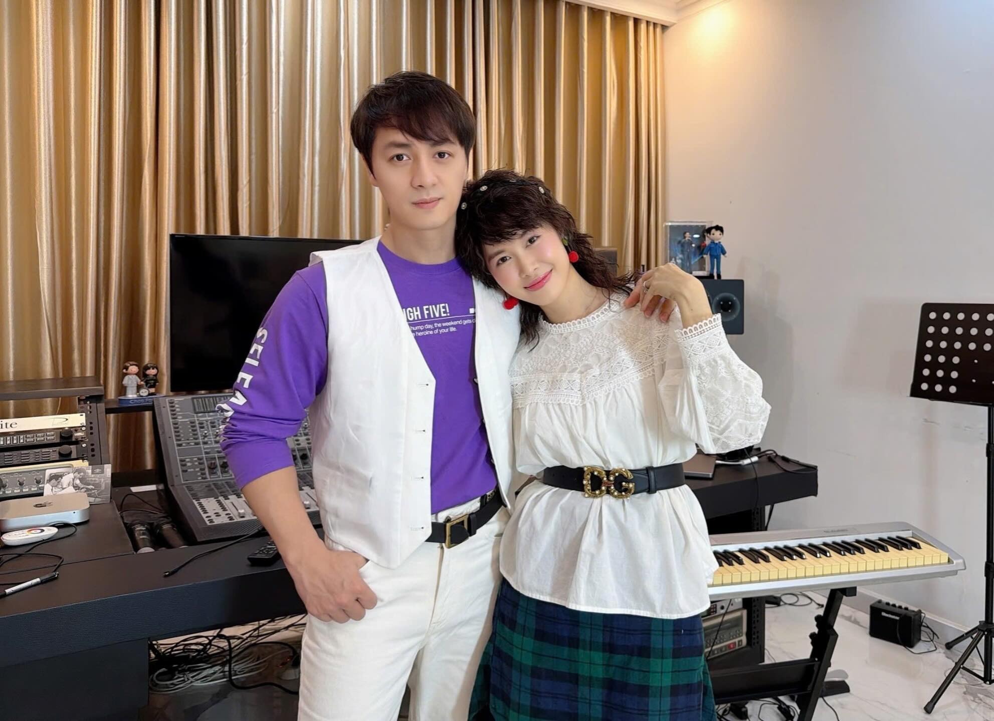 Biệt thự 2 triệu đô trong khu nhà giàu quận 7 của ca sĩ Đăng Khôi- Ảnh 1. Bức ảnh kỷ niệm 12 năm ngày cưới của Đăng Khôi và Thủy Anh gây sốt MXH