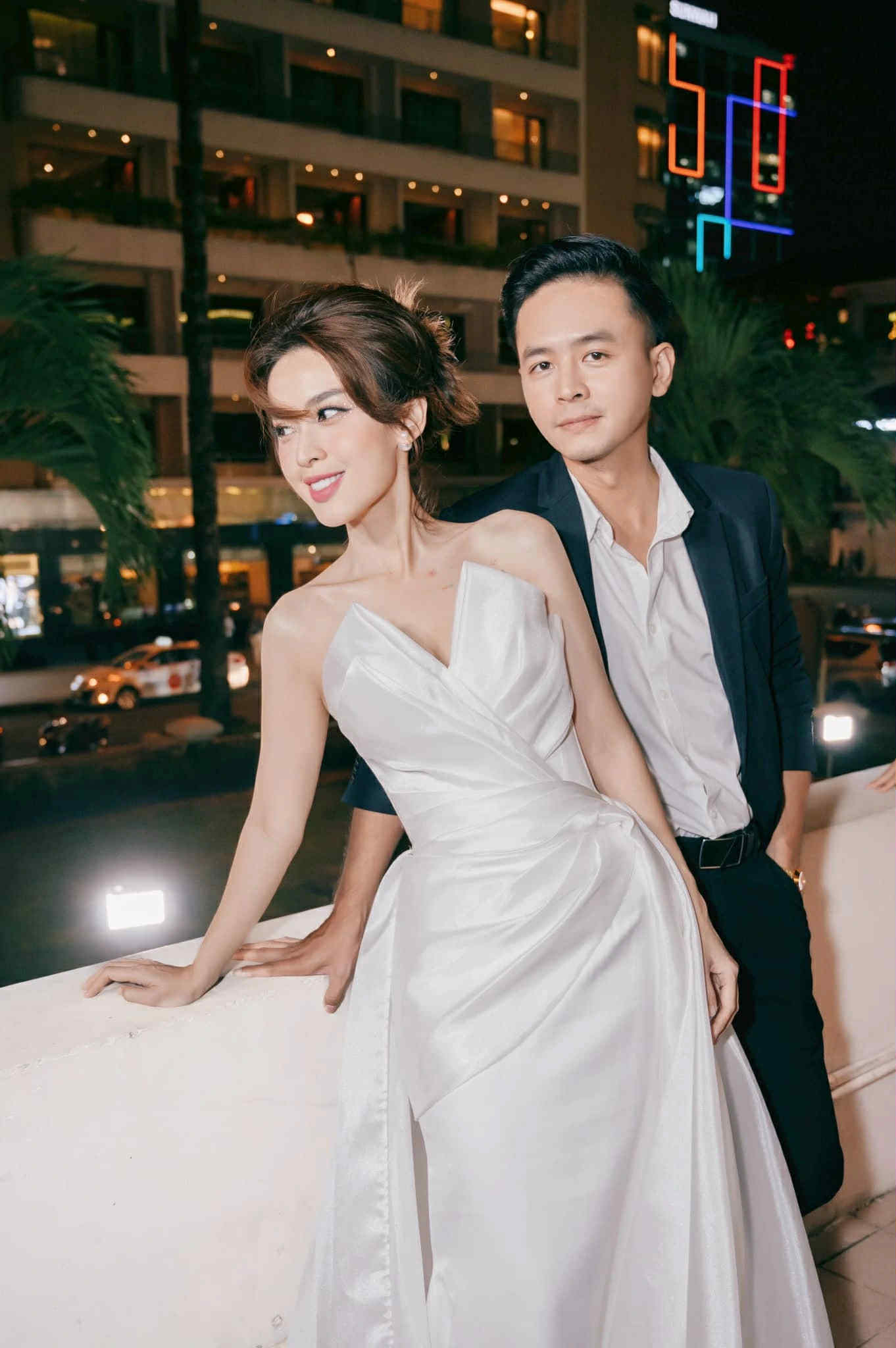 Văn Anh và Tú Vi bên gia đình nhỏ