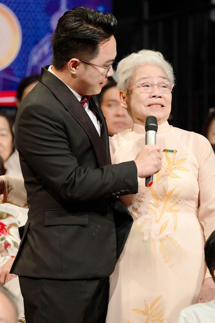 Bà Hồ Mỹ Hạnh tại buổi họp mặt phát thanh viên