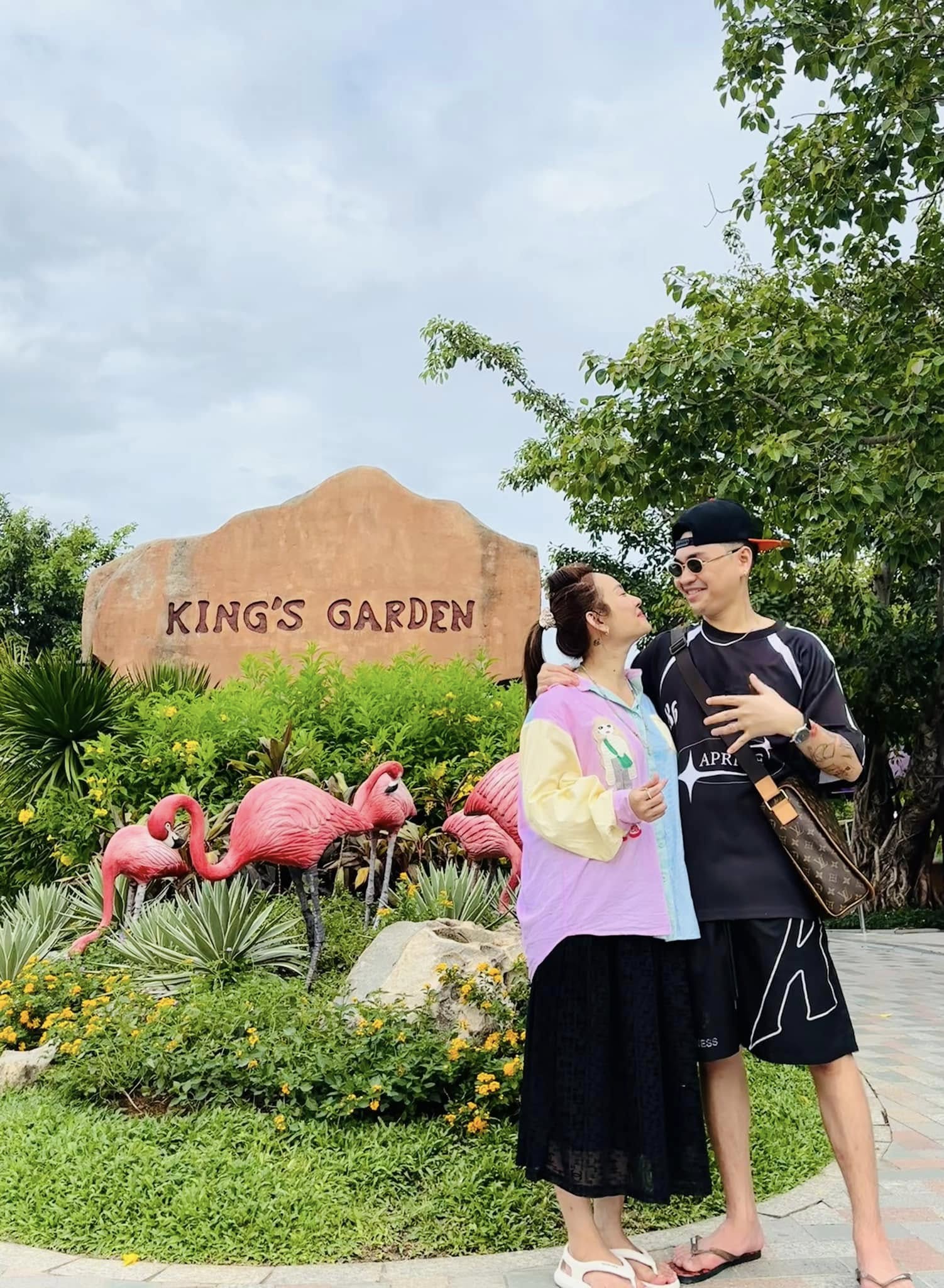 Nhan sắc vợ hơn 8 tuổi, có 2 con riêng của nam ca sĩ Việt có tiếng- Ảnh 5. Lối sống giản dị của Trân Châu