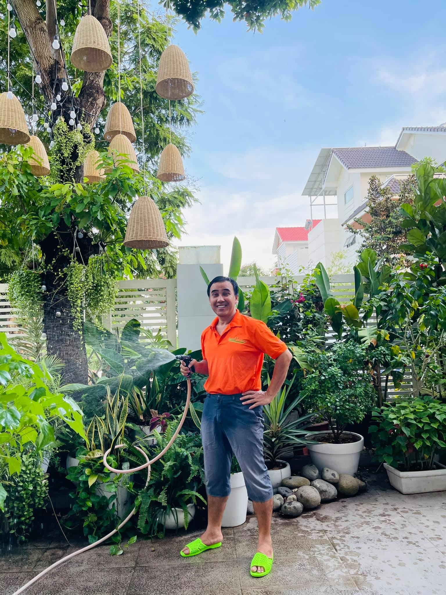 Tài sản của MC Quyền Linh- Ảnh 8. Không gian sân vườn xanh mát