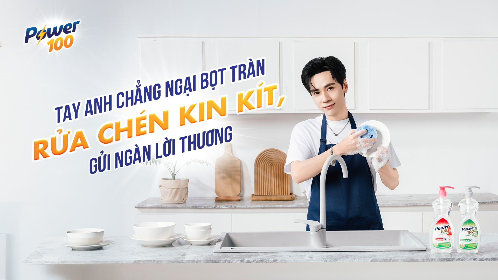 Khéo rửa chén sẽ có được lòng nàng Chàng trai rửa chén sạch sẽ