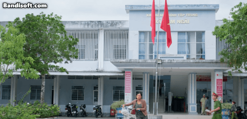 Người vợ khóc và mắng chồng